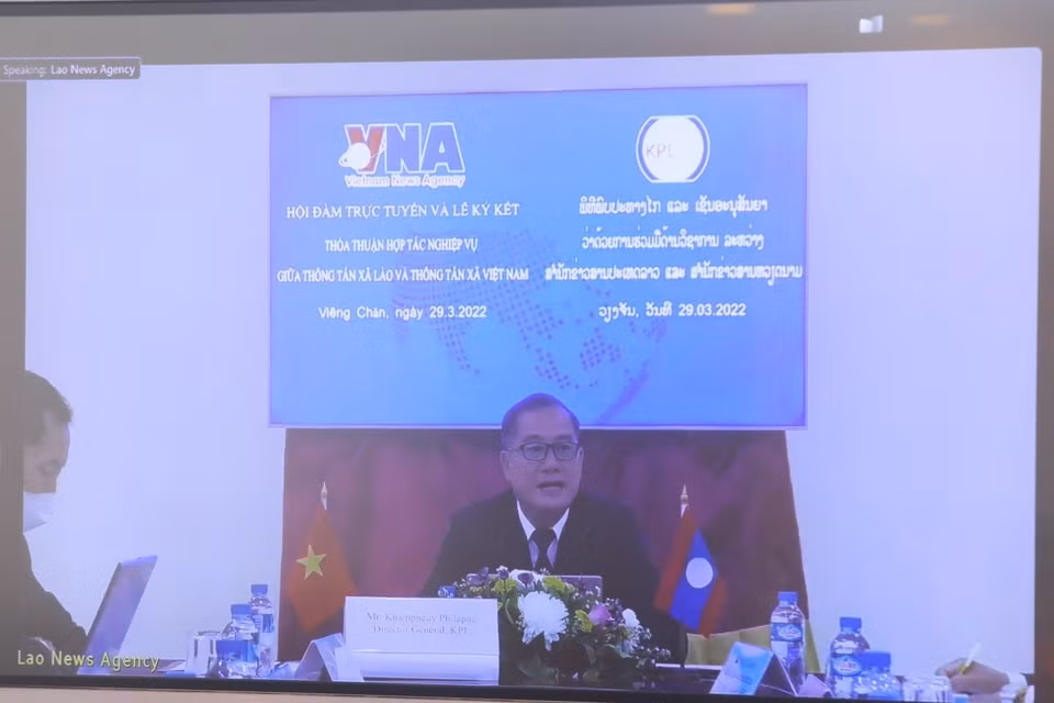 Tổng Giám đốc Thông tấn xã Lào Khampheuy Philapha phát biểu tại buổi tọa đàm. (Ảnh: Tuấn Anh/TTXVN)