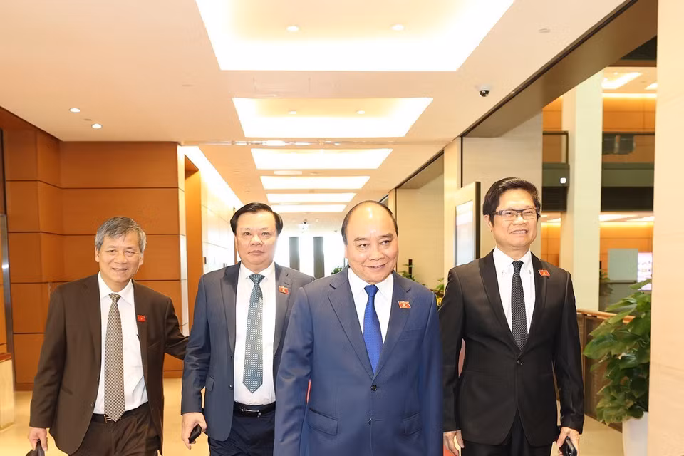 Chủ tịch nước Nguyễn Xuân Phúc cùng các đại biểu tới dự phiên bế mạc. (Ảnh: Trí Dũng/TTXVN)