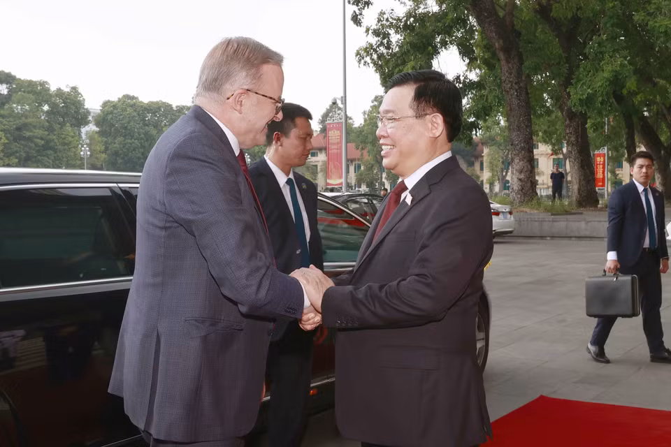 Chủ tịch Quốc hội Vương Đình Huệ đón Thủ tướng Australia Anthony Albanese. (Ảnh: Doãn Tấn/TTXVN)