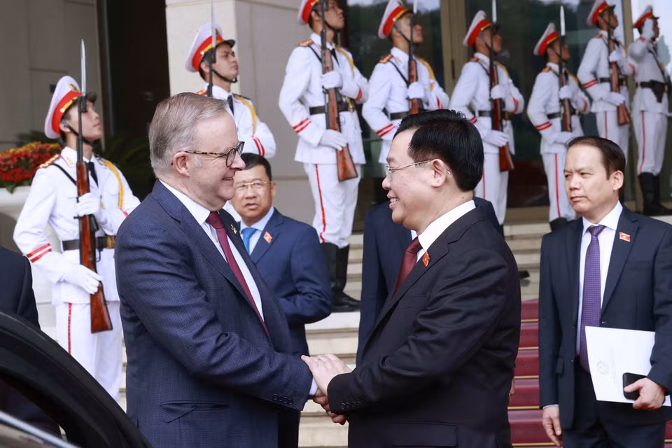 Chủ tịch Quốc hội Vương Đình Huệ và Thủ tướng Australia Anthony Albanese. (Ảnh: Doãn Tấn/TTXVN)