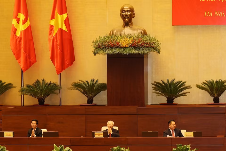 Tổng Bí thư Nguyễn Phú Trọng, Thường trực Ban Bí thư Võ Văn Thưởng và Trưởng Ban Tuyên giáo Trung ương Nguyễn Trọng Nghĩa chủ trì hội nghị. (Ảnh: Trí Dũng/TTXVN)
