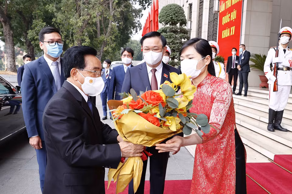 Chiều 8/1, tại Nhà Quốc hội, Chủ tịch Quốc hội Vương Đình Huệ hội kiến Thủ tướng Lào Phankham Viphavanh đang trong chuyến thăm chính thức Việt Nam. (Ảnh: Doãn Tấn/TTXVN)