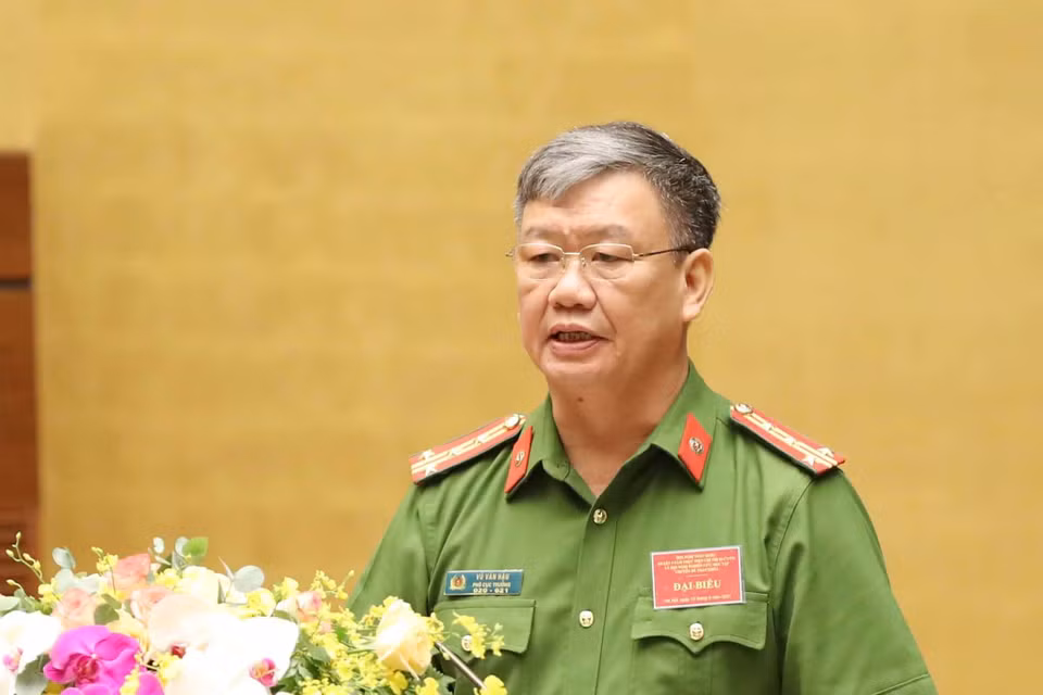 Đại tá Vũ Văn Hậu, Phó Cục trưởng Cục Cảnh sát điều tra tội phạm về ma tuý, trình bày tham luận tại hội nghị. (Ảnh: Phương Hoa/TTXVN)