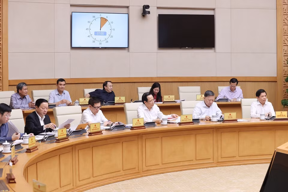 Đại diện các bộ, ngành, cơ quan thuộc chính phủ tham dự phiên họp. (Ảnh: Dương Giang/TTXVN)