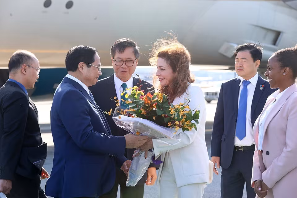 Chiều 17/9/2023 (giờ địa phương), Thủ tướng Phạm Minh Chính đến San Francisco bắt đầu chuyến tham dự Phiên thảo luận chung Cấp cao Khóa 78 Đại Hội đồng Liên hợp quốc, kết hợp hoạt động song phương tại Hoa Kỳ. Trong ảnh: Lễ đón Thủ tướng Phạm Minh Chính tại San Francisco. (Ảnh: Dương Giang/TTXVN)