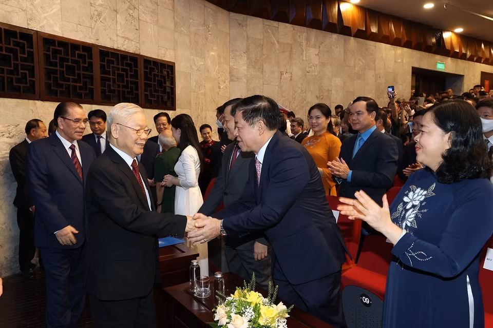 Tổng Bí thư Nguyễn Phú Trọng với các đại biểu dự Lễ kỷ niệm. (Ảnh: Trí Dũng/TTXVN)