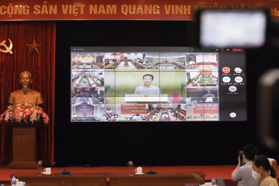 Chương trình được thực hiện trực tuyến tại điểm cầu Văn phòng Chính phủ, Bộ Giáo dục và Đào tạo, Bộ Thông tin và Truyền thông, cùng 63 điểm cầu tại các địa phương trên toàn quốc. (Ảnh: Thanh Tùng/TTXVN)