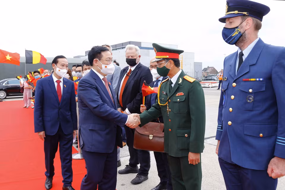 Lễ tiễn Chủ tịch Quốc hội Vương Đình Huệ tại sân bay Melsbroek (BRUMIL). (Ảnh: Doãn Tấn/TTXVN)