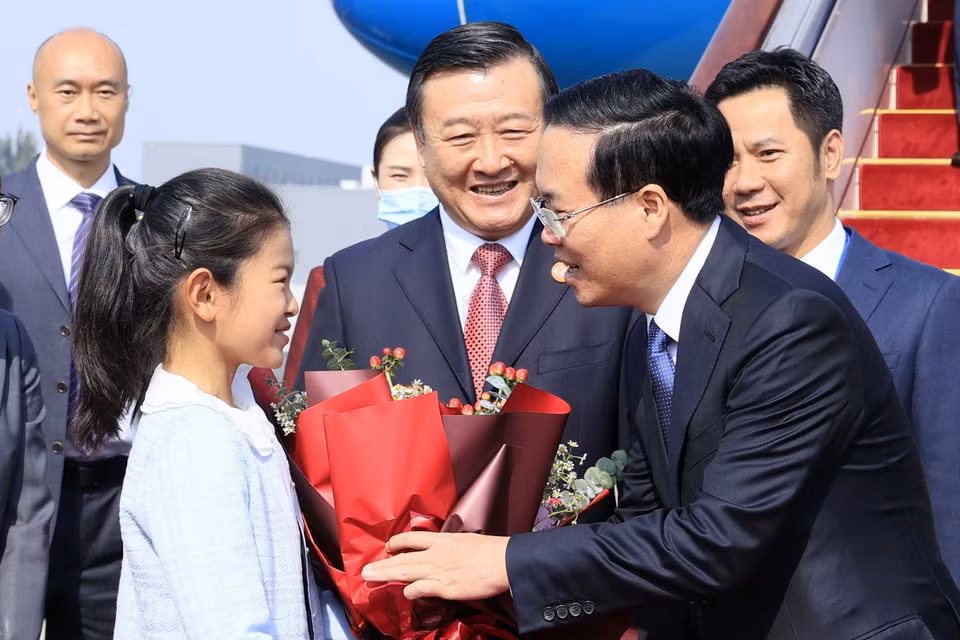 Lễ đón Chủ tịch nước Võ Văn Thưởng tại Sân bay Bắc Kinh. (Ảnh: Thống Nhất/TTXVN)