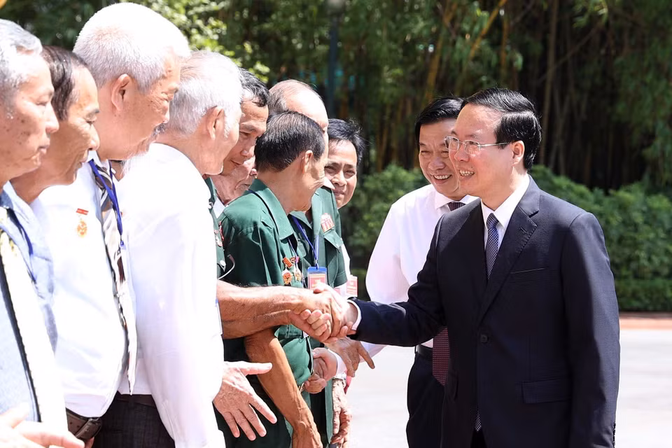 Chủ tịch nước Võ Văn Thưởng với các đại biểu. (Ảnh: Thống Nhất/TTXVN)