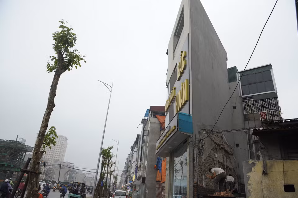 Ngôi nhà có hình tam giác tại đường Vành đai 2 thuộc phường Minh Khai. (Ảnh: Mạnh Khánh/TTXVN)