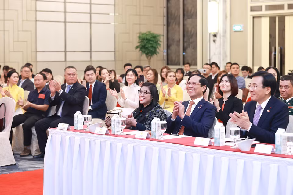 Phu nhân Lê Thị Bích Trân và các thành viên Đoàn đại biểu cấp cao Việt Nam tham dự buổi gặp. (Ảnh: Dương Giang/TTXVN)