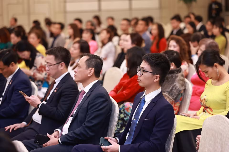 Đại diện cộng đồng người Việt Nam tại Singapore. (Ảnh: Dương Giang/TTXVN)