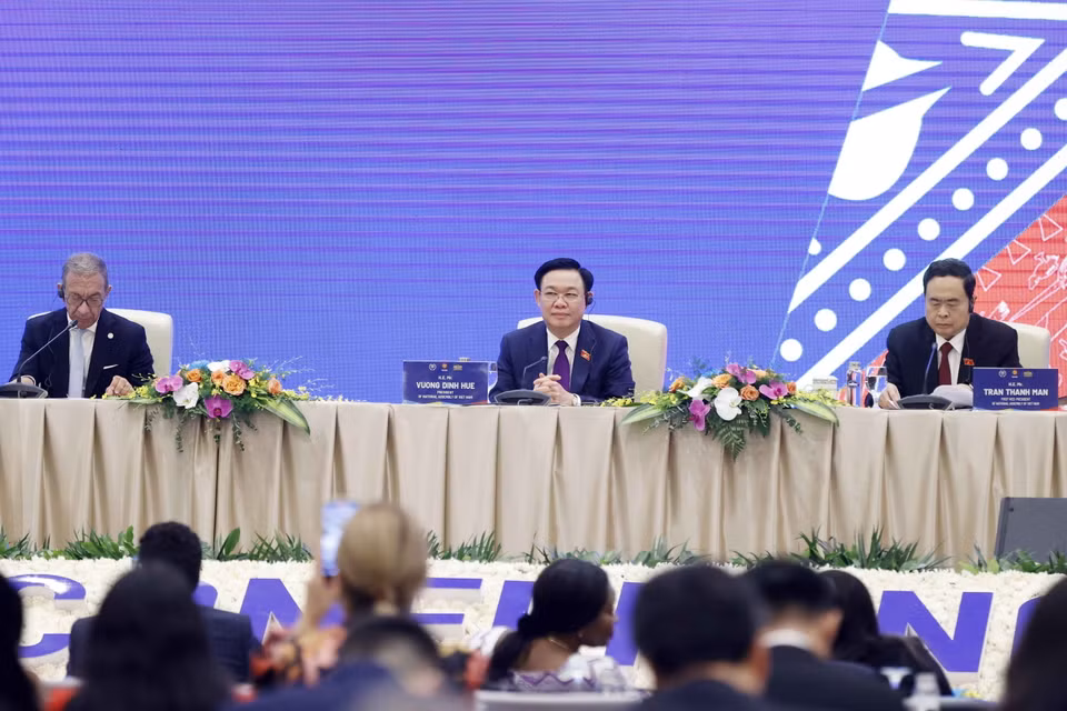 Chủ tịch Quốc hội Vương Đình Huệ và đại biểu dự Phiên Bế mạc. (Ảnh: Doãn Tấn/TTXVN)