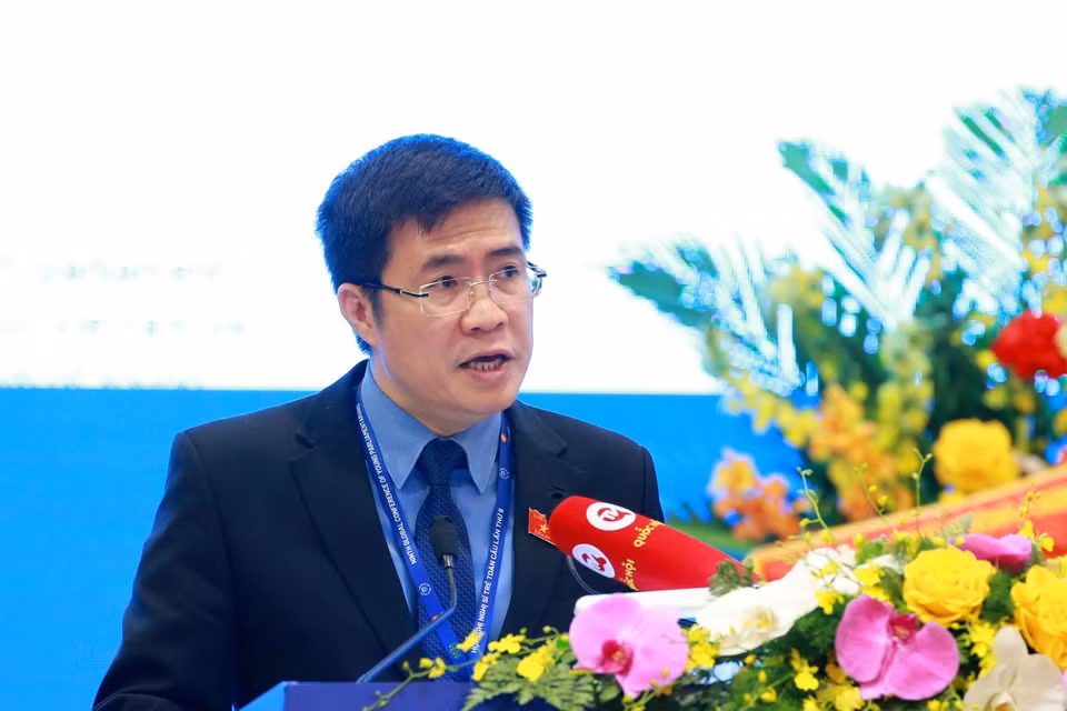 Đại biểu Quốc hội Việt Nam Hoàng Minh Hiếu trình bày Báo cáo tóm tắt của Phiên thảo luận. (Ảnh: TTXVN)