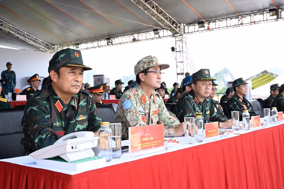 Thượng tướng Phùng Sĩ Tấn, Phó Tổng Tham mưu trưởng Quân đội nhân dân Việt Nam dự và chủ trì diễn tập. (Ảnh: TTXVN phát)
