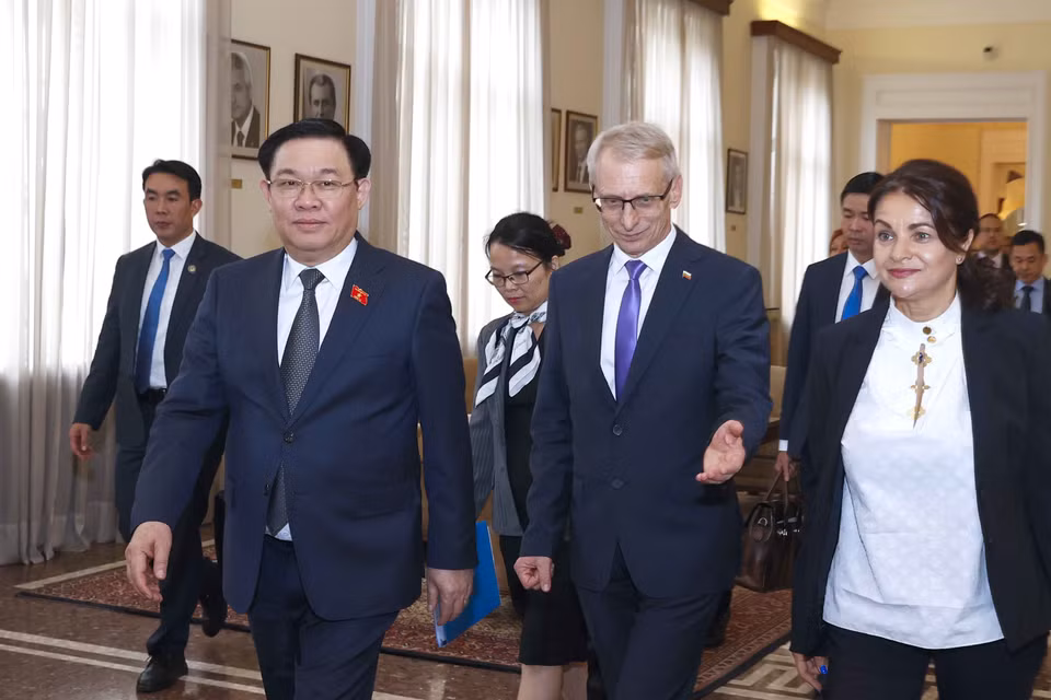 Chiều 25/9 (giờ địa phương), tại thủ đô Sofia, Chủ tịch Quốc hội Vương Đình Huệ hội kiến Thủ tướng Bulgaria Nikolai Denkov. (Ảnh: Doãn Tấn/TTXVN)