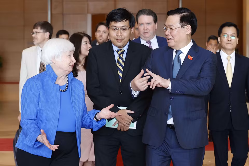 Chủ tịch Quốc hội Vương Đình Huệ và Bộ trưởng Bộ Tài chính Hoa Kỳ Janet Yellen. (Ảnh: Doãn Tấn/TTXVN)