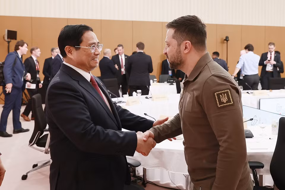 Thủ tướng Phạm Minh Chính gặp Tổng thống Ukraine Volodymyr Zelensky. (Ảnh: Dương Giang/TTXVN)