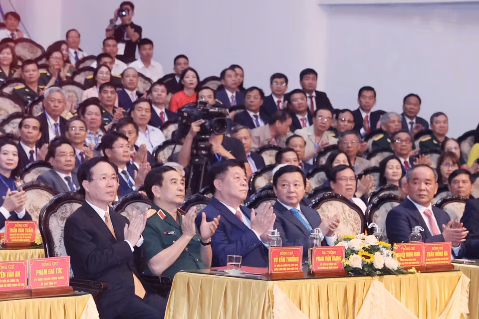 Chủ tịch nước Võ Văn Thưởng và các đại biểu dự Lễ kỷ niệm.(Ảnh: Thống Nhất/TTXVN)