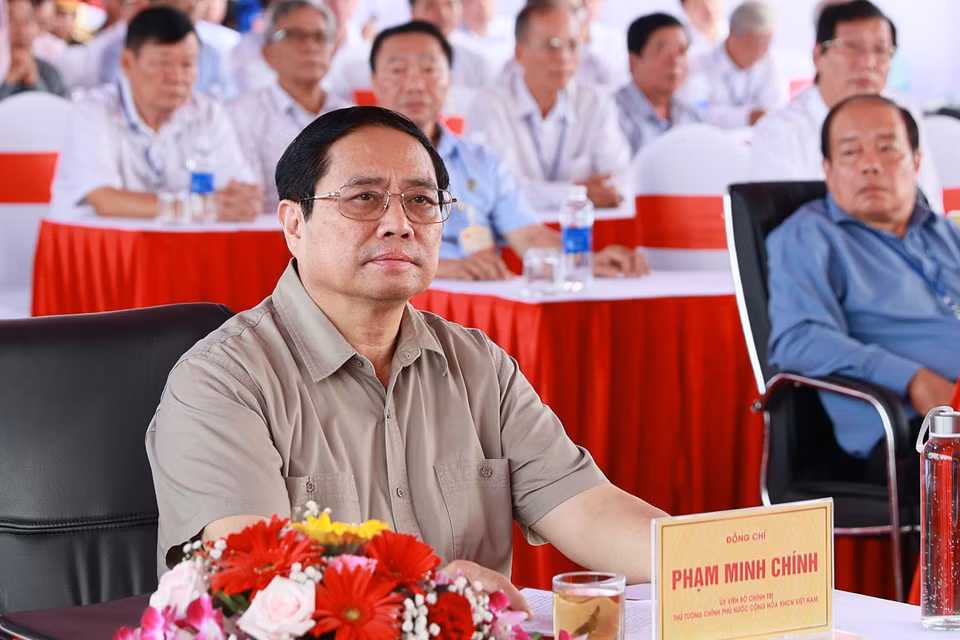 Thủ tướng Phạm Minh Chính dự lễ khởi công tuyến Đường bộ Cao tốc Sóc Trăng-Cần Thơ-Châu Đốc tại điểm cầu An Giang. (Ảnh: Dương Giang/TTXVN)