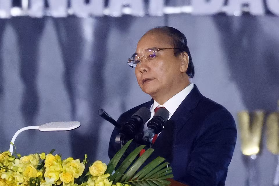 Chủ tịch nước Nguyễn Xuân Phúc phát biểu tại Lễ báo công dâng Bác và chương trình nghệ thuật Xin nguyện cùng Người vươn tới mãi, nhân kỷ niệm 65 năm Ngày Bác Hồ về thăm Quảng Bình (16/6/1957-16/6/2022). (Ảnh: Thống Nhất/TTXVN)