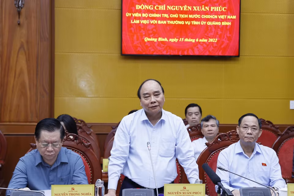 Chủ tịch nước Nguyễn Xuân Phúc chủ trì buổi làm việc với Ban Thường vụ Tỉnh uỷ Quảng Bình. (Ảnh: Thống Nhất/TTXVN)