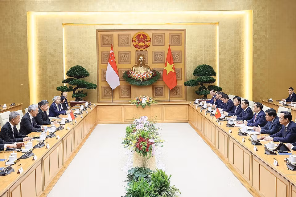 Thủ tướng Phạm Minh Chính hội đàm với Thủ tướng nước Cộng hòa Singapore Lý Hiển Long. (Ảnh: Dương Giang/TTXVN)