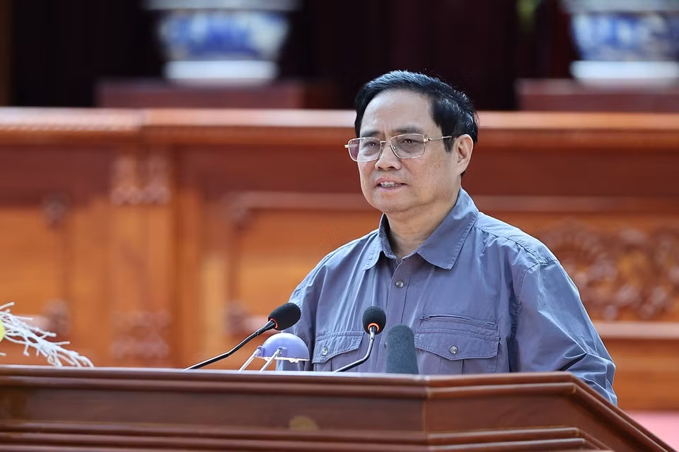 Thủ tướng Phạm Minh Chính chúc Tết người có hoàn cảnh khó khăn trên địa bàn thành phố Cần Thơ. (Ảnh: Dương Giang/TTXVN)