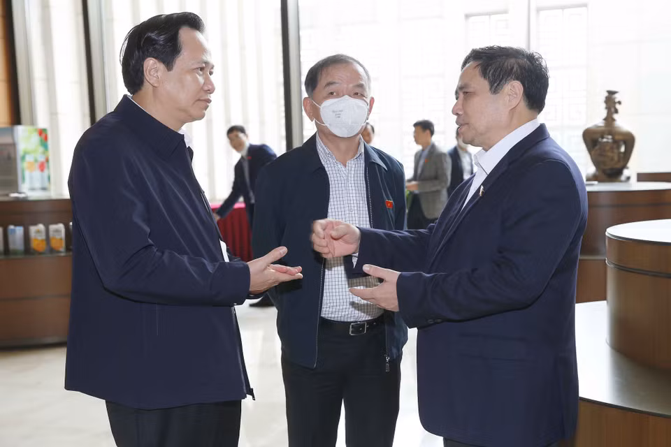 Thủ tướng Phạm Minh Chính trao đổi với các đại biểu. (Ảnh: Doãn Tấn/TTXVN)