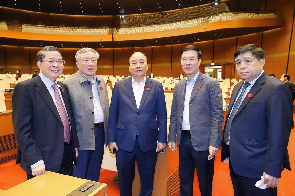 Chủ tịch nước Nguyễn Xuân Phúc, Thường trực ban Bí thư Võ Văn Thưởng với các đại biểu. (Ảnh: Doãn Tấn/TTXVN)