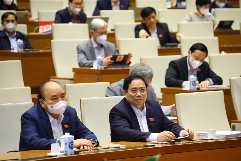 Chủ tịch nước Nguyễn Xuân Phúc, Thủ tướng Chính phủ Phạm Minh Chính và các đại biểu Quốc hội dự phiên họp sáng 7/1. (Ảnh: Văn Điệp/TTXVN)