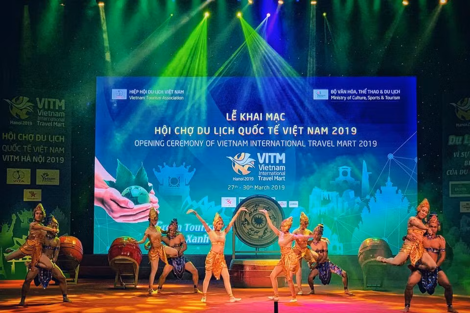 Tiết mục biểu diễn khai mạc Hội chợ Du lịch Quốc tế Việt Nam – VITM Hà Nội 2019 diễn ra sáng nay (ngày 27/3), tại Trung tâm Triển lãm quốc tế Hà Nội, 91 Trần Hưng Đạo, quận Hoàn Kiếm, Hà Nội.(Ảnh: PV/Vietnam+)