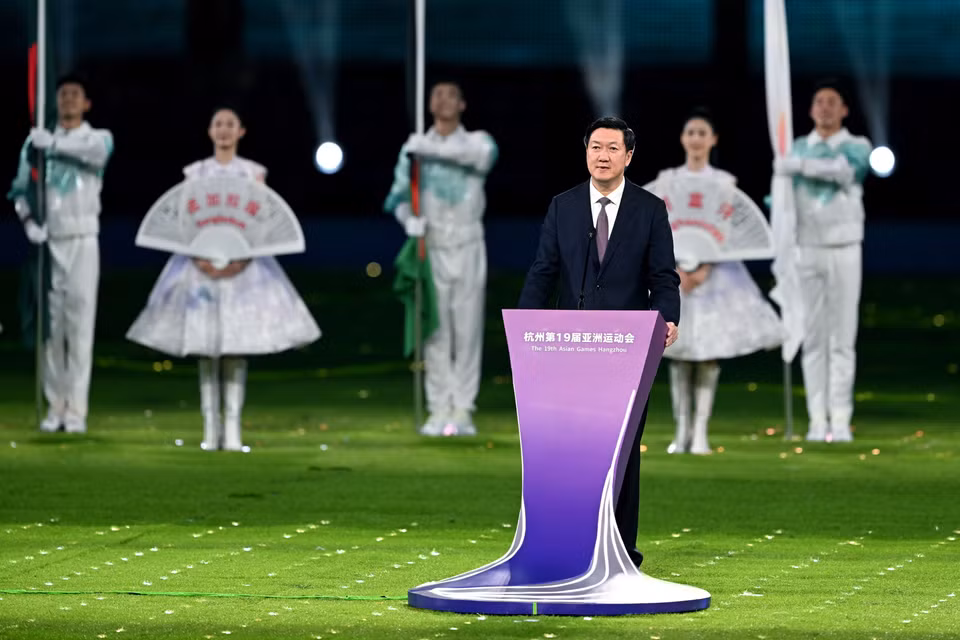 Chủ tịch Ủy ban Olympic Trung Quốc Cao Chí Đan, đồng thời là Trưởng Ban Tổ chức ASIAD 2023, phát biểu bế mạc Đại hội. (Ảnh: THX/TTXVN)