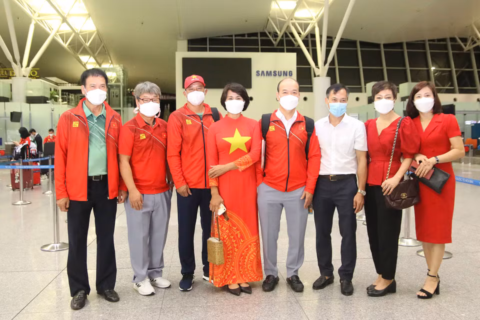 Nếu kết quả âm tính, toàn đoàn được xe chuyên dụng đưa đi cách ly. Việt Nam nằm trong nhóm nước có nguy cơ cao thứ hai về COVID-19 tại Olympic Tokyo nên Ban tổ chức yêu cầu bổ sung làm xét nghiệm hàng ngày trong 3 ngày trước khi đi và trong 3 ngày cách ly đầu đầu khi đến Nhật Bản. (Ảnh: PV/Vietnam+)
