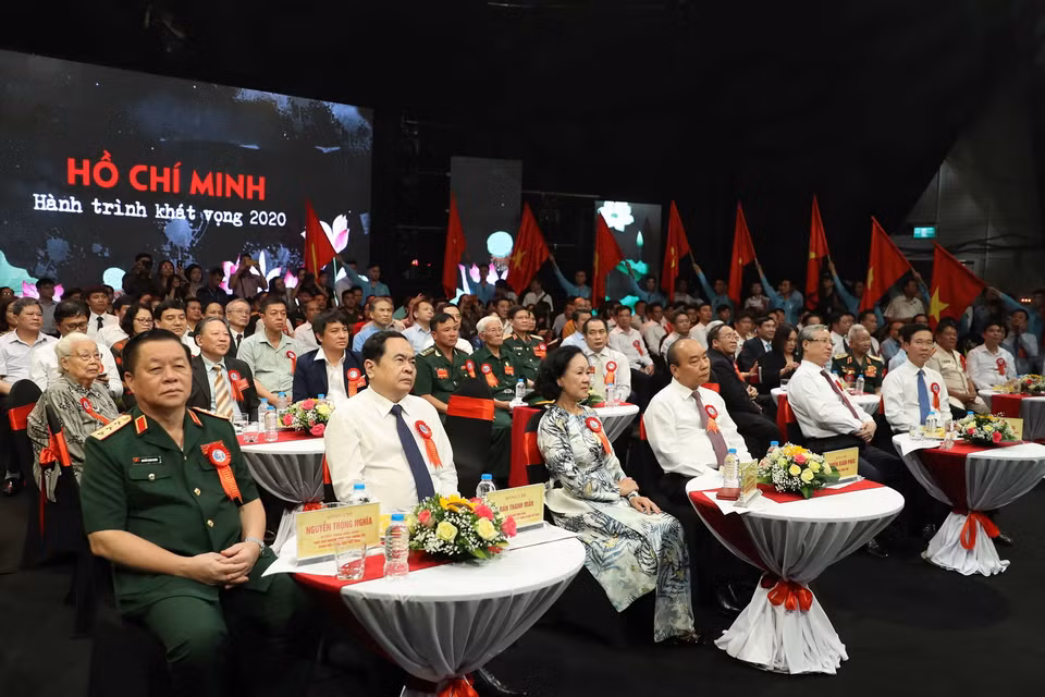 Thủ tướng Nguyễn Xuân Phúc và các lãnh đạo Đảng, Nhà nước tham dự Chương trình. (Ảnh: Thống Nhất/TTXVN)