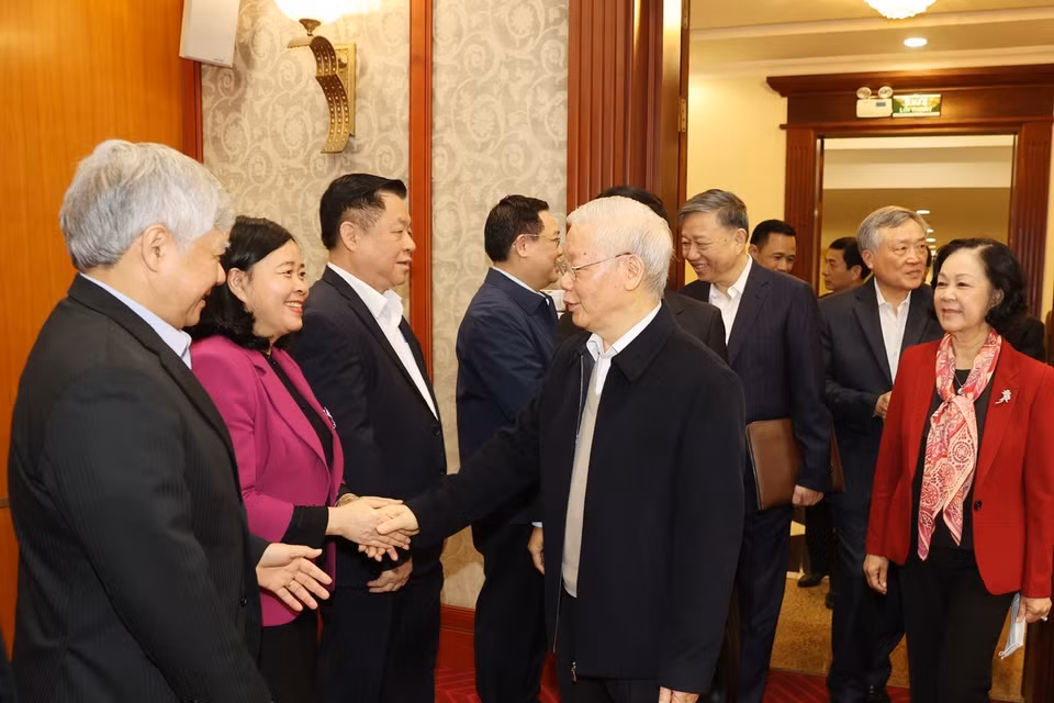 Tổng Bí thư, Chủ tịch nước Nguyễn Phú Trọng với các đồng chí Bộ Chính trị, Ban Bí thư. (Ảnh: Trí Dũng/TTXVN)