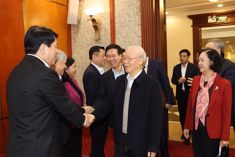 Tổng Bí thư, Chủ tịch nước Nguyễn Phú Trọng với các đồng chí Bộ Chính trị, Ban Bí thư. (Ảnh: Trí Dũng/TTXVN)
