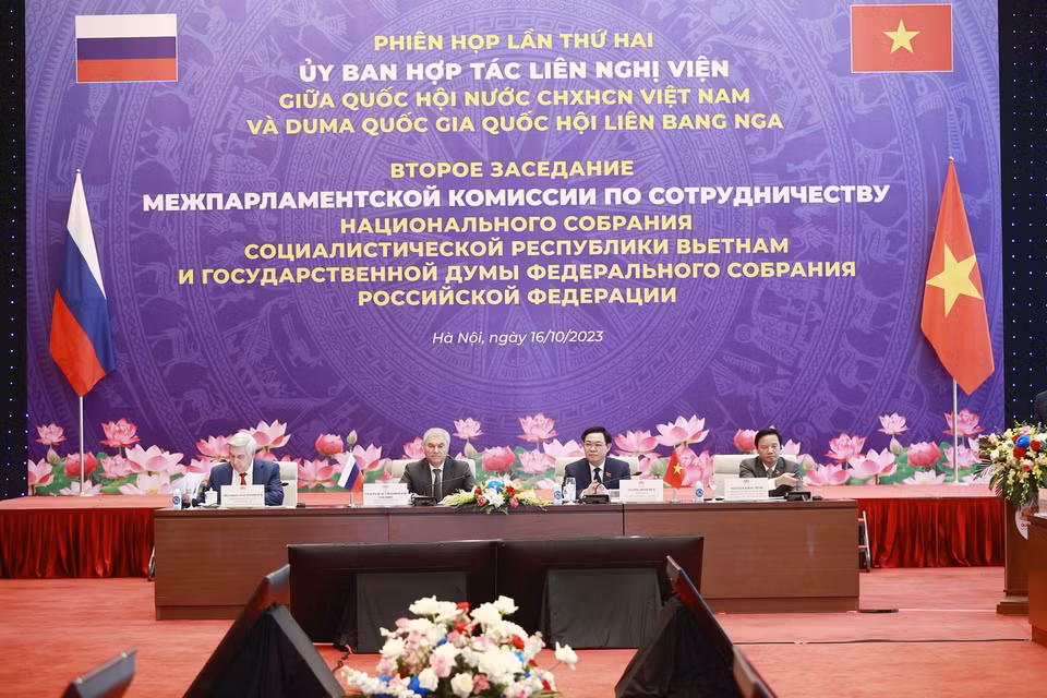 Chủ tịch Quốc hội Vương Đình Huệ và Chủ tịch Duma Quốc gia Quốc hội Liên bang Nga Vyacheslav Viktorovich Volodin chủ trì phiên họp. (Ảnh: Doãn Tấn/TTXVN)