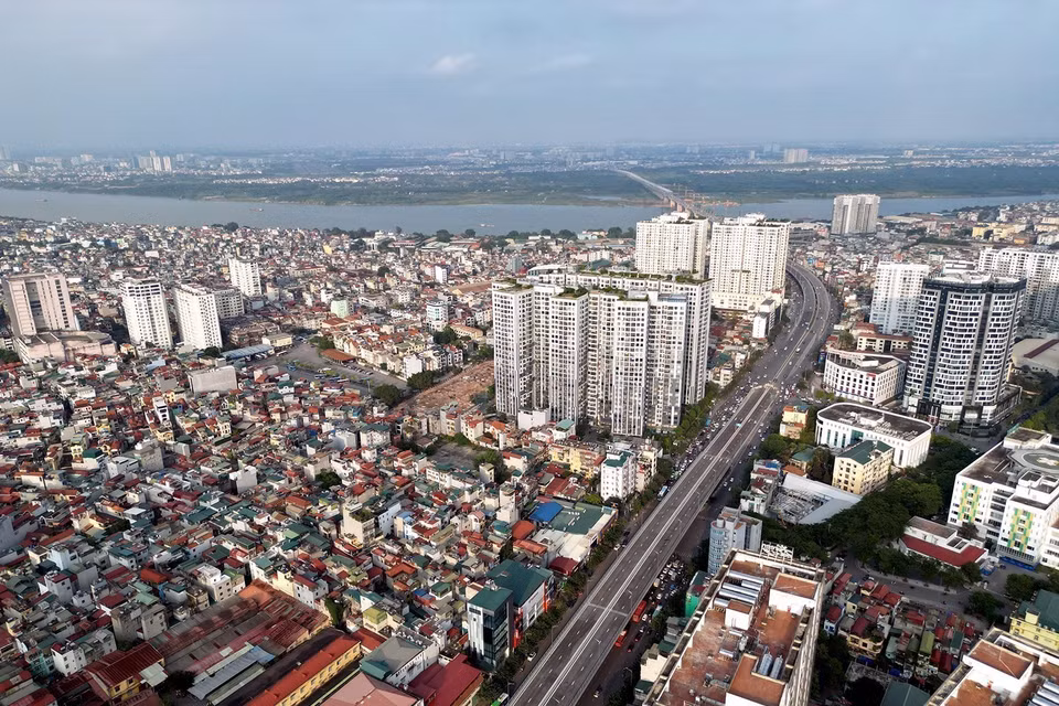 Dự án đường Vành đai 2, đoạn cầu Vĩnh Tuy-Ngã Tư Sở bao gồm xây mới tuyến đường bộ trên cao dài hơn 5km và mở rộng tuyến đường dưới thấp dài 3,1 km, là một trong những công trình giao thông huyết mạch quan trọng của Thủ đô Hà Nội. (Ảnh: Tuấn Anh/TTXVN)