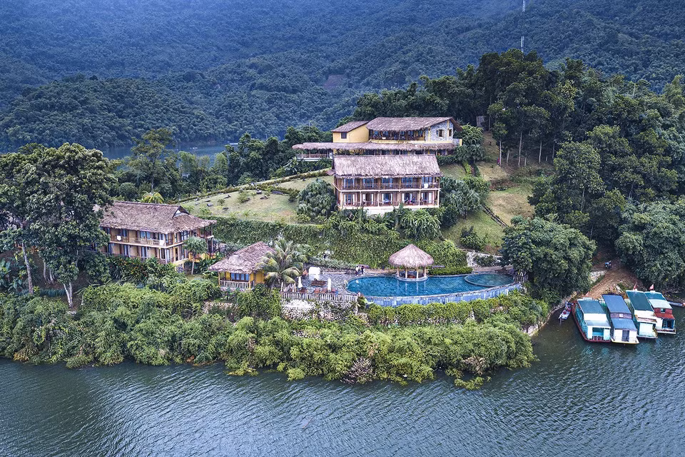 Khu nghỉ dưỡng cao cấp Mai Châu Hideaway nằm ngay bên dòng Đà Giang thơ mộng và hùng vĩ. (Ảnh: Trọng Đạt/TTXVN)(Ảnh: Trọng Đạt/TTXVN)