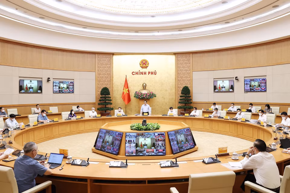 Thủ tướng Phạm Minh Chính chủ trì làm việc giữa BCĐ Quốc gia phòng, chống dịch COVID-19 với các địa phương. (Ảnh: Dương Giang/TTXVN)
