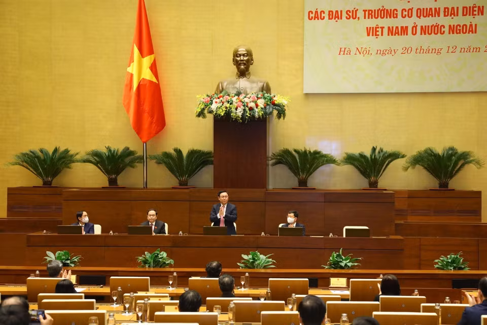 Chủ tịch Quốc hội Vương Đình Huệ tại buổi gặp mặt các đại sứ, trưởng cơ quan đại diện Việt Nam ở nước ngoài. (Ảnh: Văn Điệp/TTXVN)