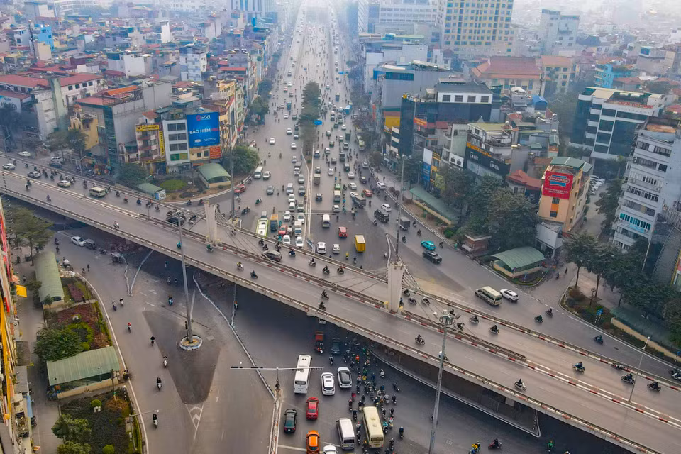 Tuyến Vành đai 2 được xem là cao tốc đô thị với lộ trình khép kín từ cầu Vĩnh Tuy - Ngã Tư Vọng - Ngã Tư Sở - cầu Nhật Tân - cầu Đông Trù - cầu chui Gia Lâm - Đàm Quang Trung và trở lại cầu Vĩnh Tuy. (Ảnh: PV/Vietnam+)