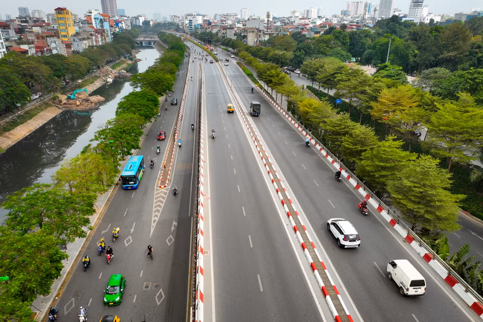 Dự án được triển khai nhằm giảm tải áp lực giao thông cho nút giao Ngã Tư Sở cũng như phát huy hiệu quả tuyến đường Vành đai 2 trên cao đoạn Vĩnh Tuy - Ngã Tư Sở. (Ảnh: PV/Vietnam+)