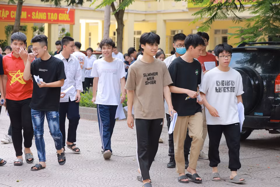 Đúng 15 giờ 30 phút, trống đánh báo hiệu kết thúc giờ thi của môn thi cuối cùng trong Kỳ thi tốt nghiệp Trung học phổ thông 2024. (Ảnh: PV/Vietnam+)