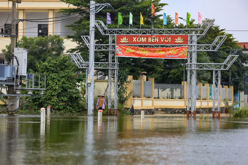Xóm Bến Vôi thôn Cấn Hạ (Cấn Hữu, Quốc Oai, Hà Nội) vẫn mênh mông trong nước lũ. (Ảnh: Hoài Nam/Vietnam+)