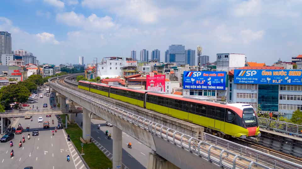 Tuyến đường sắt đô thị đoạn Nhổn – ga Hà Nội được khởi công xây dựng từ năm 2009 theo Quyết định số 1970/QĐ-UBND ngày 27/4/2009. Tuyến có chiều dài 12,5km (8,5km đi trên cao và 4km đi ngầm). (Ảnh: Hoài Nam/Vietnam+)
