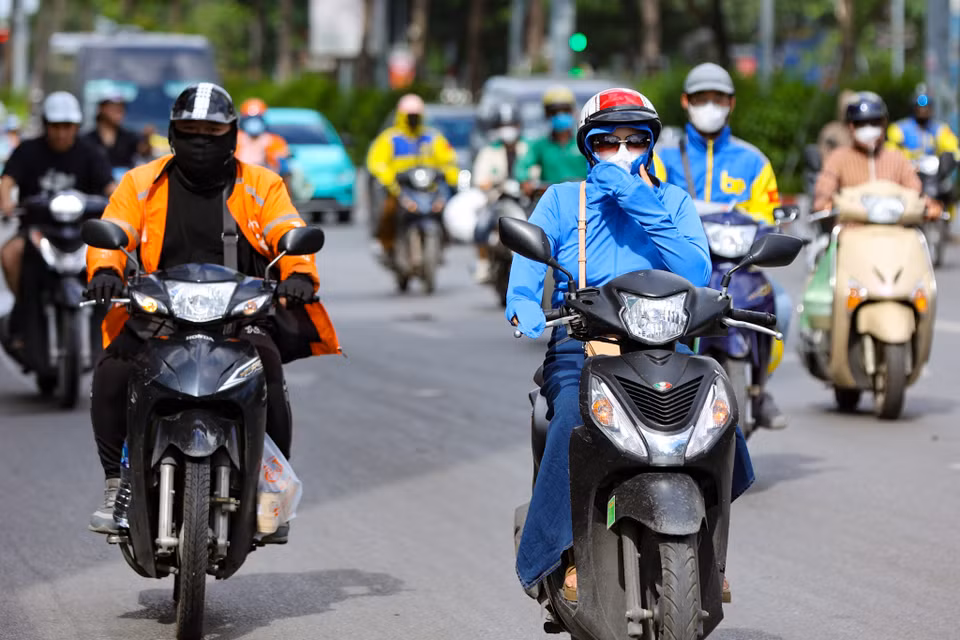 Theo Trung tâm Dự báo Khí tượng Thủy văn Quốc gia, ngày 13-14/6 phía Đông Bắc Bộ có nắng nóng, riêng vùng đồng bằng và trung du có nắng nóng và nắng nóng gay gắt. (Ảnh: Tuấn Hùng/Vietnam+)