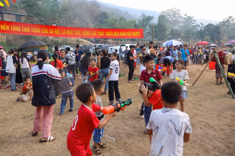 Từ năm 2015, Bun huột nặm đã được cộng đồng Bản Na Sang I phục dựng tổ chức vào đúng thời điểm Tết truyền thống của người Lào từ ngày 14/4 đến ngày 16/4 dương lịch. (Ảnh: Hoài Nam/Vietnam+)